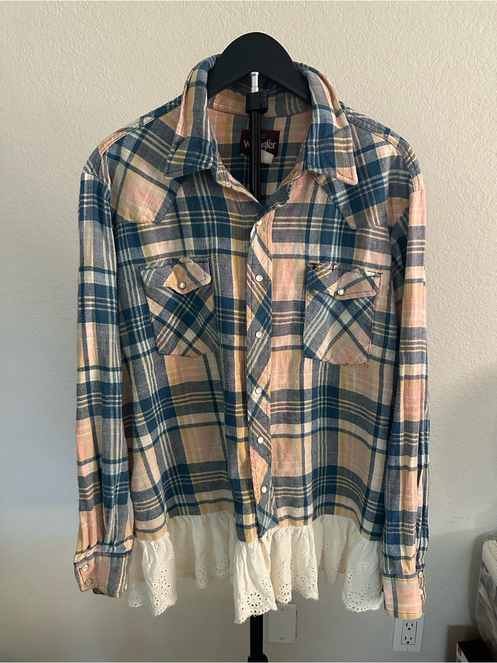 Wrangler Blue and Pink Plaid Button-Up Shirt Size XL